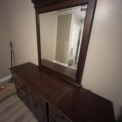Dresser & Mirror 