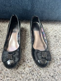 GIRLS BLACK DRESS UP SHOES SIZE 2 WITH SMALL HEEL
