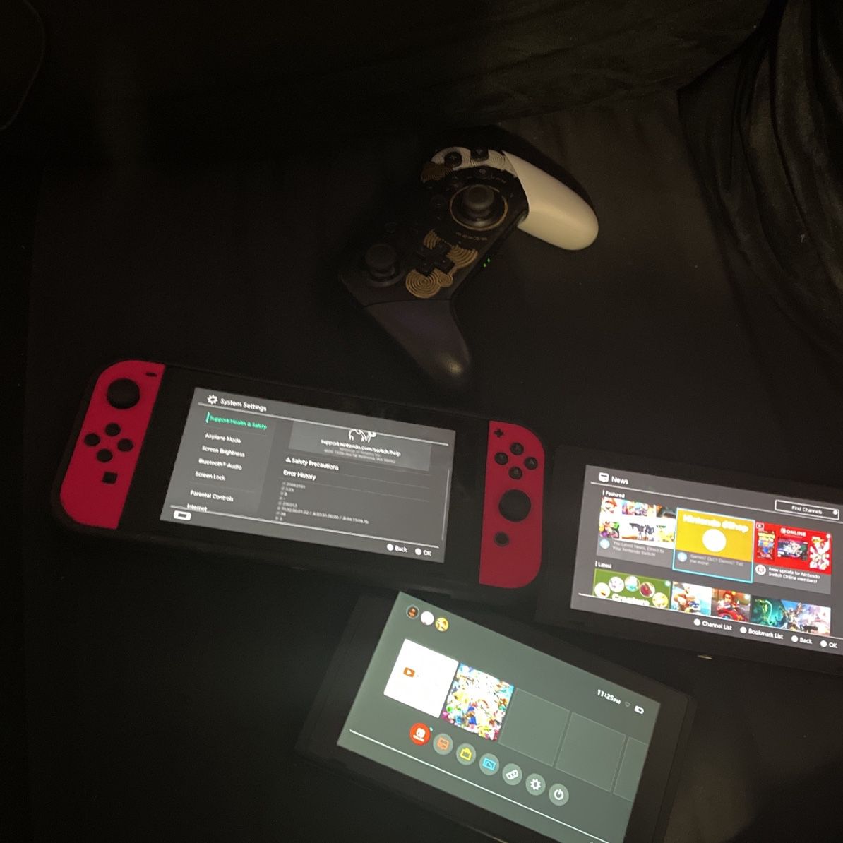 3 Nintendo Switches 