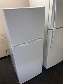 Hotpoint Top Freezer Fridge – White, Clean Interior, Compact