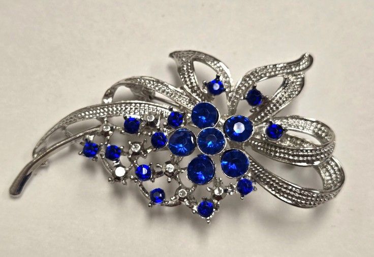 Silvertone Fashion Clear & Conalt Blue Rhinestones Bouquet Brooch 