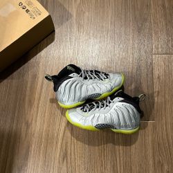 Nike Air Foamposite One: Silver Volt Camo | 6.5W