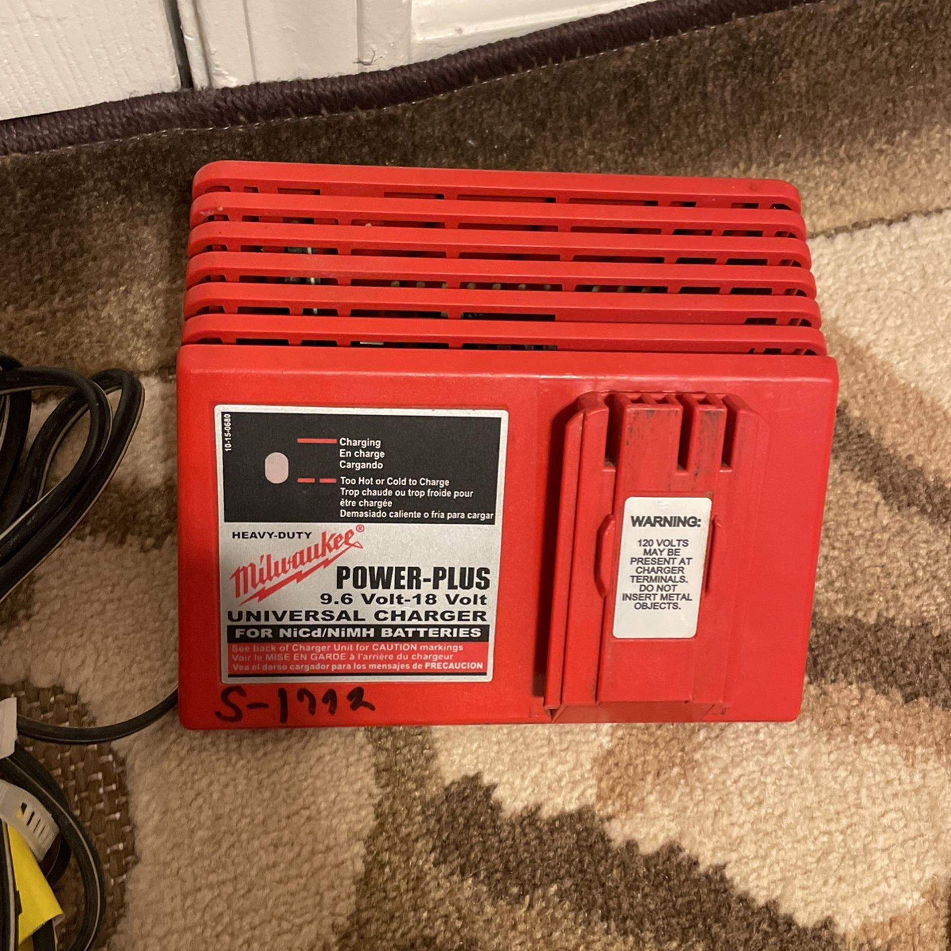 Milwaukee Power-Plus 9.6 Volt 18 Volt Universal Charger For NiCd/NiMH Battery