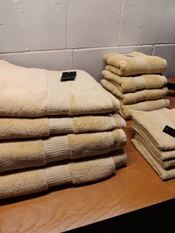 Tahari 100% Egyptian Cotton Towel