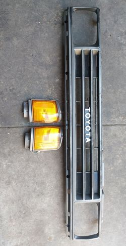 Toyota Front Grille with Corner Lights