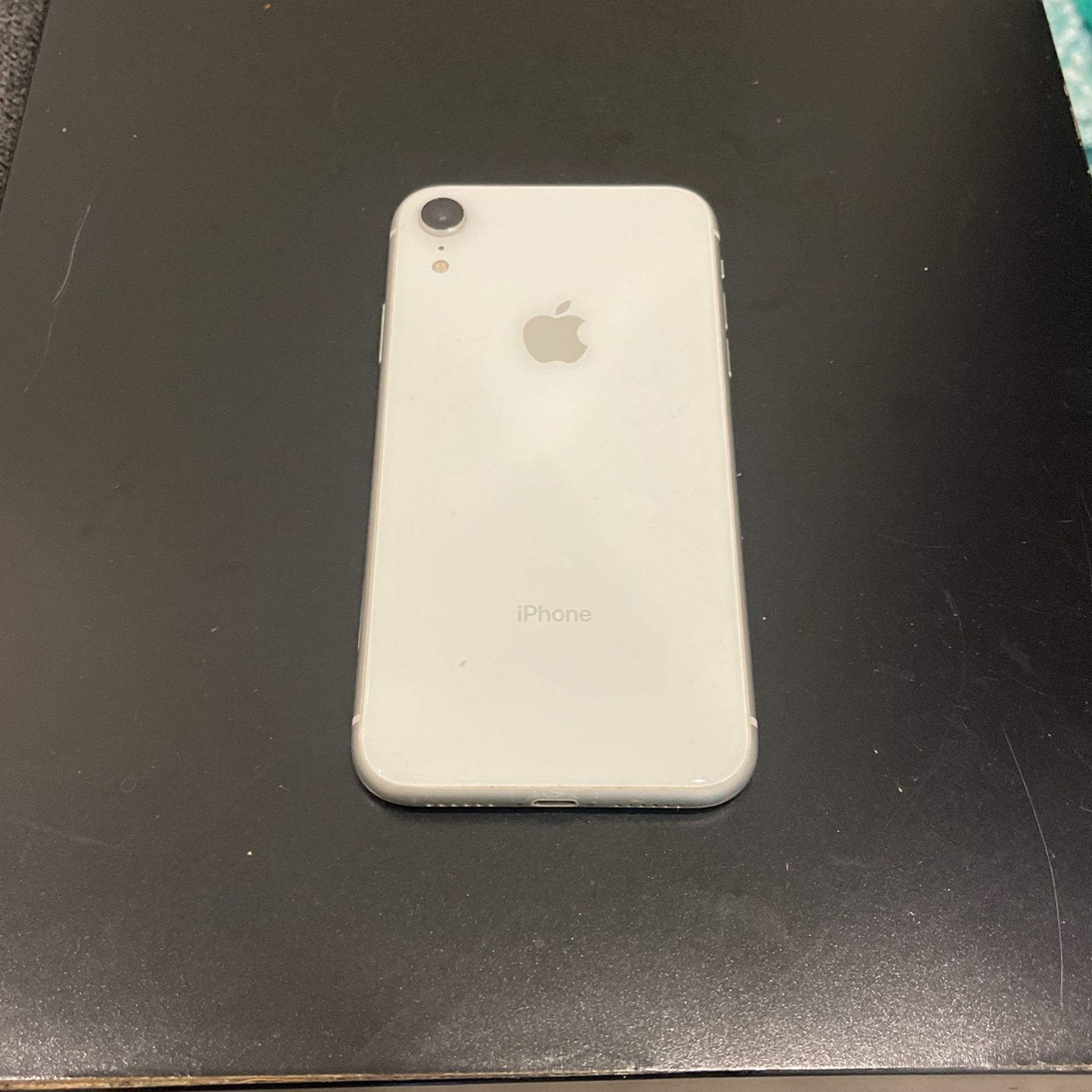 iPhone XR - WATER DAMAGE