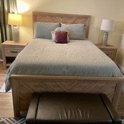 Like New Queen Size Bedroom Set