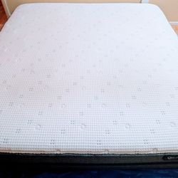 Serta K,ing mat,tress 14 inch, hybrid, iseries, medium firm.
