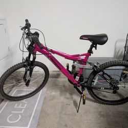 Kids Mongoose Ledge 2.1  Bicycle 24"
