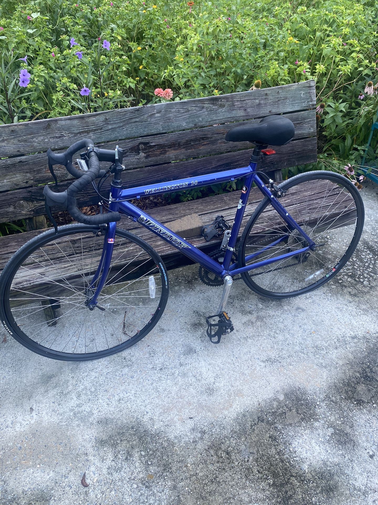 Windsor Wellington 10 Touring Road Bike with Shimano (needs tires) - Compare @$300