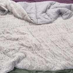 California King Plush Faux Fur Weighted Comforter (Comforter Only) 