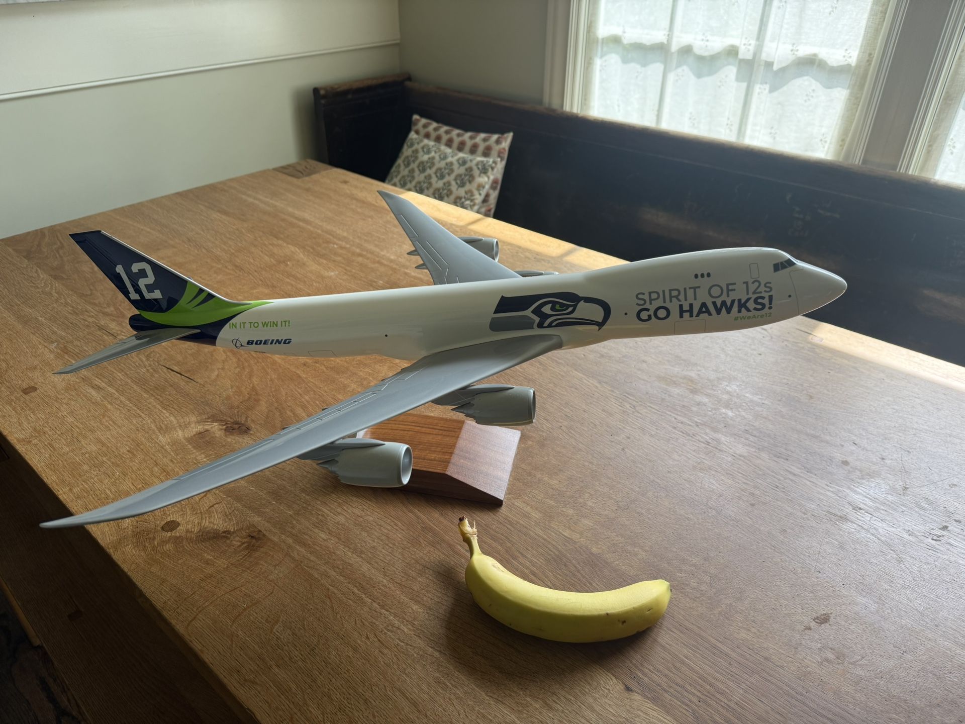 Limited Edition 1:100 Scale 747 Seahawk Livery Model