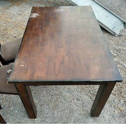 Dining room table