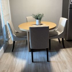 One Month Old  Extendable Kitchen Dining  Table  With Four Leather Chairs 