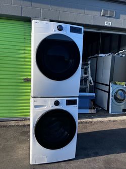 LG Stacked Front Load Washer and Gas Dryer Set in White lgwadrgw40004