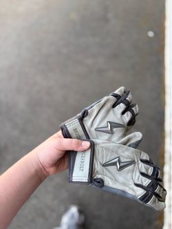 Bruce Bolt batting gloves