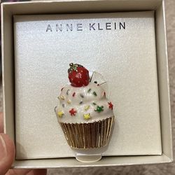 Anne Klein cupcake brooch pin