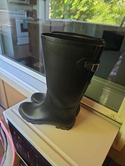 Tall black woman boots size 9