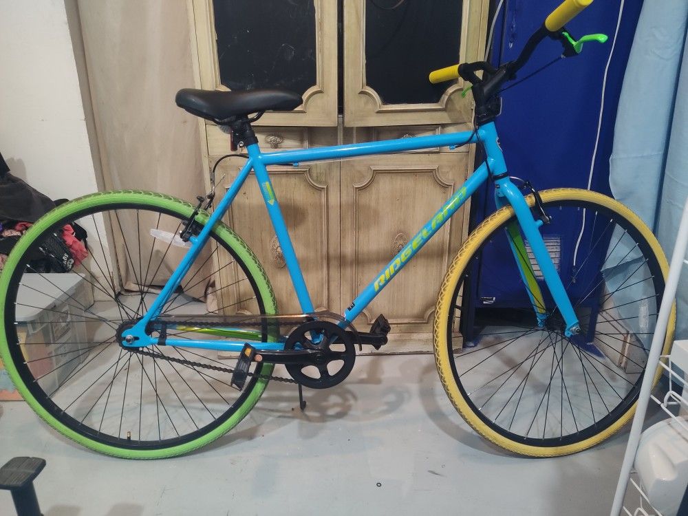 26 Ridgeland Blue,Green,Yellow Bike