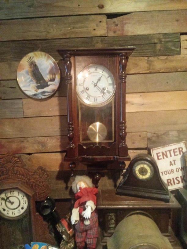 Kassel Pendulum Clock Still Chimes