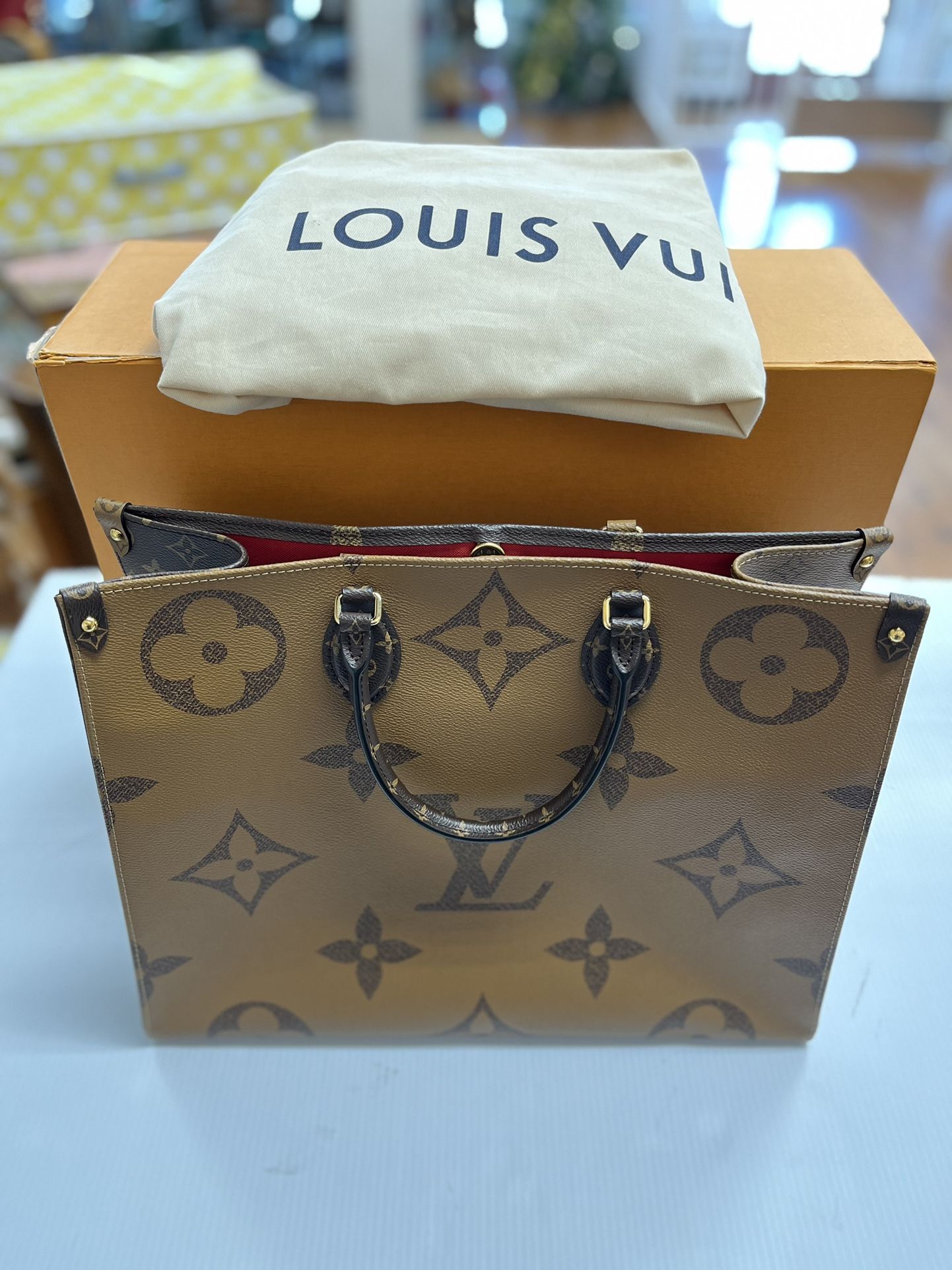 Louis Vuitton Purse, With Box (damaged) And Dust Bag, In Good Condition, Entrupy Verified