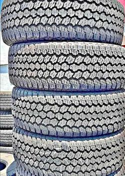 265 60 18 Goodyear tires Con 80% de Vida Las 4