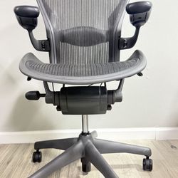 Like New Herman Miller Aeron Classic  Mesh Office Desk Chair Size B Basic 