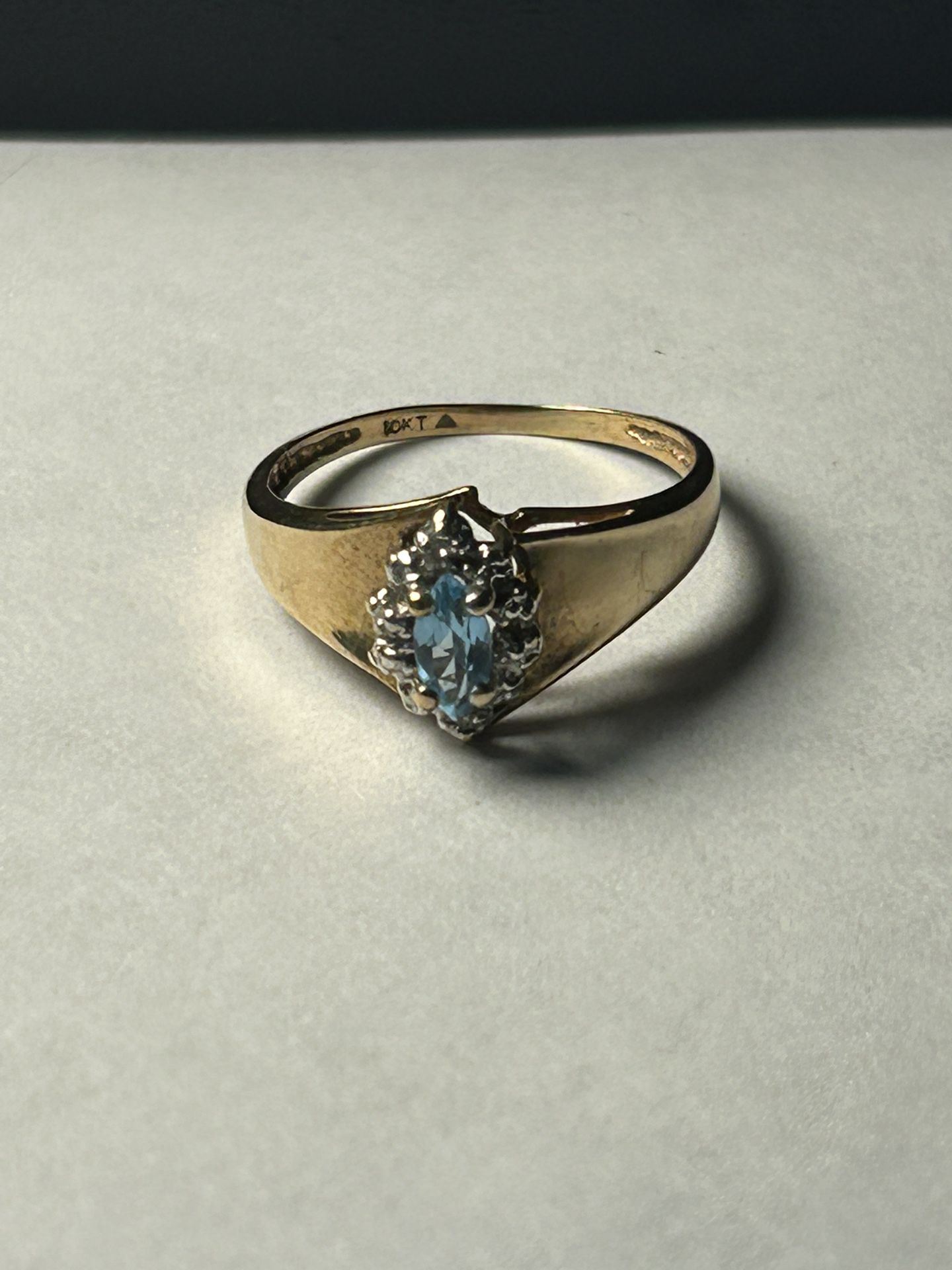 10K Yellow Gold Genuine Aquamarine and Diamonds Ring Size 7