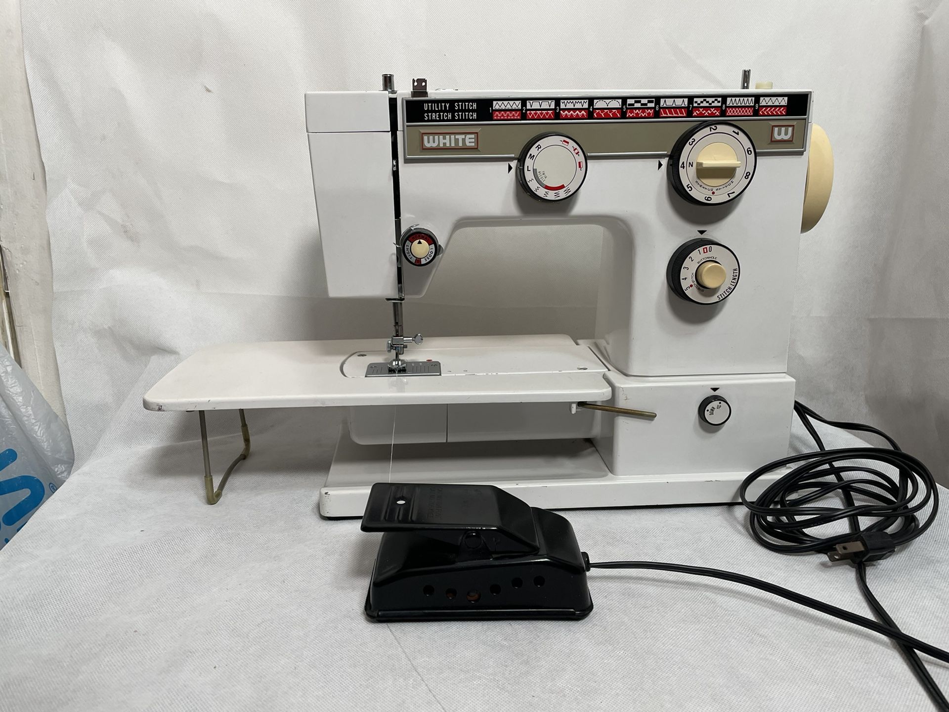 メイリンページ White Brand Model 734 Sewing Machine Made In japan