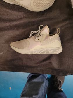 Nike Womens Lunacharge ESS Size 8.5 Gray