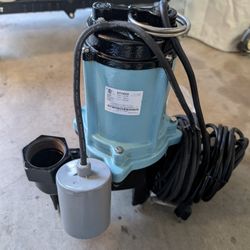 Little Giant Submersible PUMP, 1/2 HP, 7200 GPH Automatic Cast Iron Submersible Sewage/Effluent Pump with Piggy-back Float Switch and 20-Ft. Cord