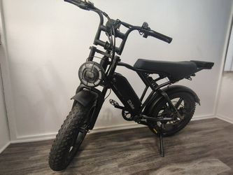 🏍️ Turn heads on this retro-style e-bike! TST R002 — $450 🔥