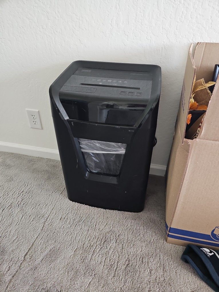 Staples 24 Sheet Shredder