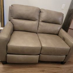 Havertys Leather Loveseat Recliner