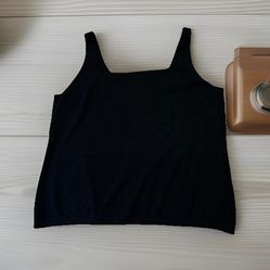 Banana Republic women's black knit sleeveless blouse top made with a polyester and Viscose Blend