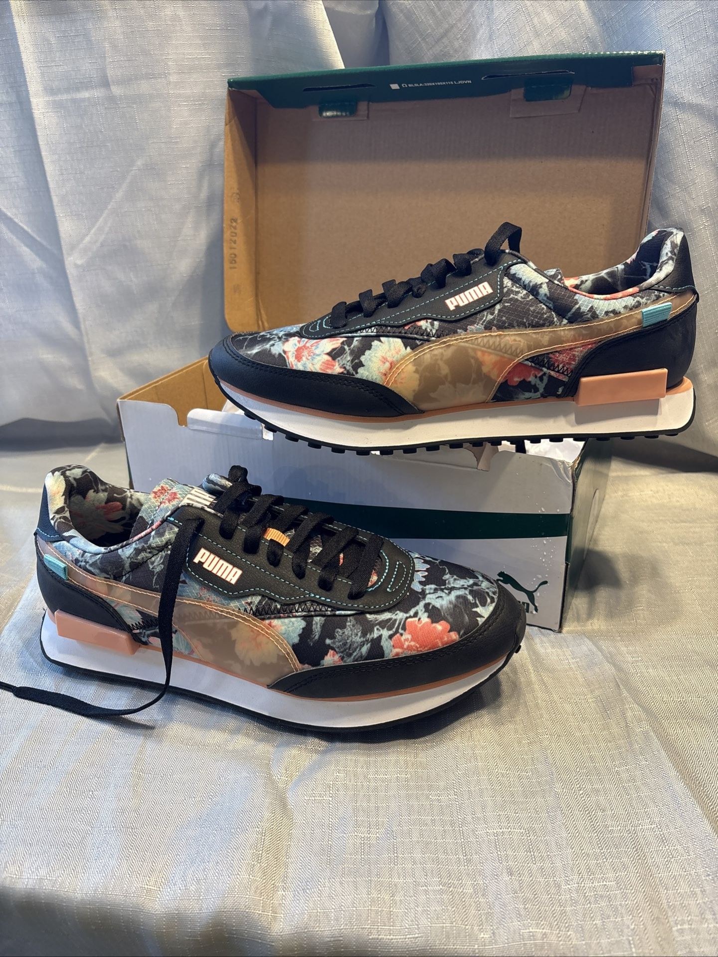Women’s Size 11 Future Rider Hidden Flower Pumas Black