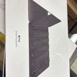 Apple Smart Keyboard for iPad (7th/8th/9th generation), iPad Air (3rd generation) and 10.5-inch iPad Pro - US English  $35