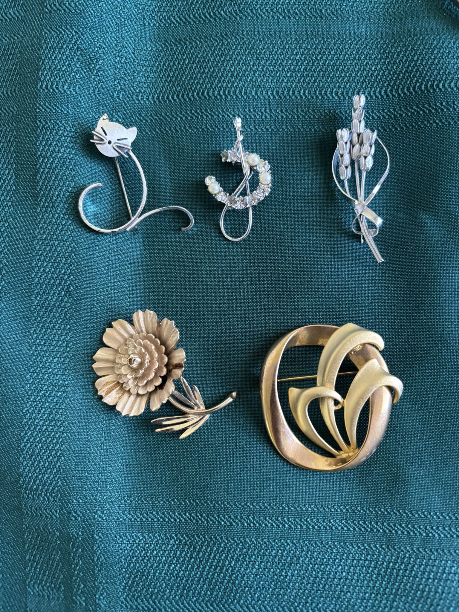 Costume Jewelry Pins, lot of 5, excellent condition.