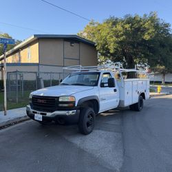 2004 GMC 3500 2WD Diesel 6 Speed Manual 