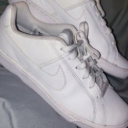 WOMENS SIZE 8 NIKE