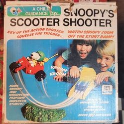 1965 Vintage In Original Box Snoopy Scooter Shooter Peanuts Toy