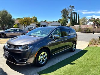 Excellent Chrysler Pacifica 2018 Hybrid Platinum Limited edition car