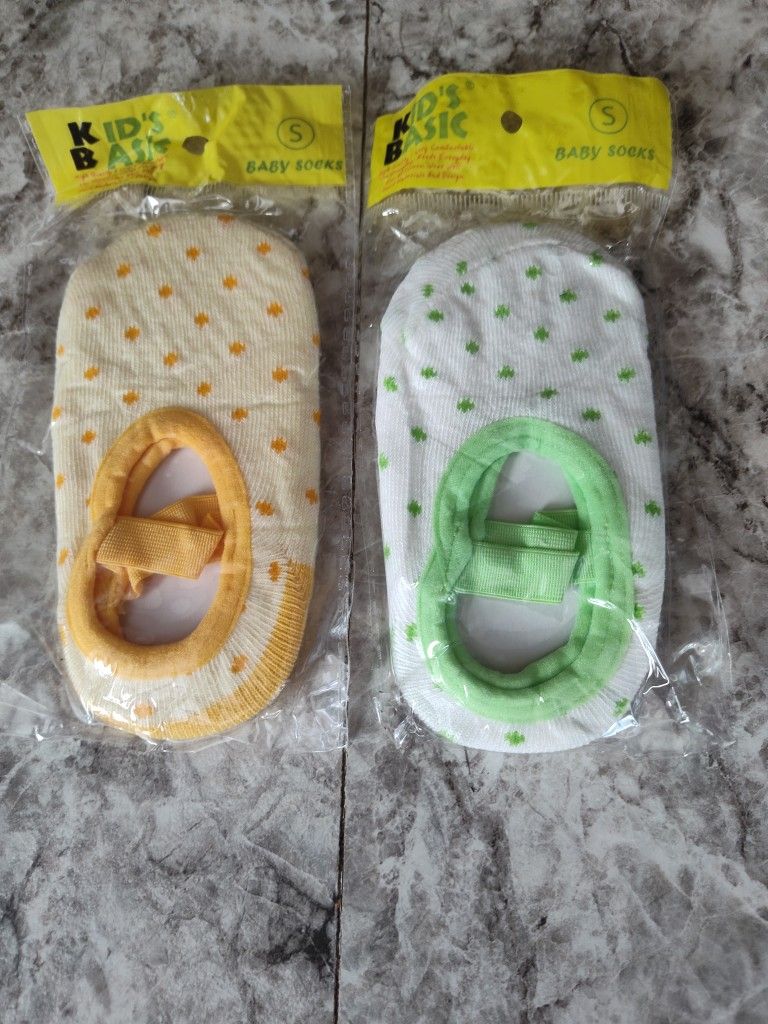NEW- 2 SET Kids Basic Size Small Nonslip Socks