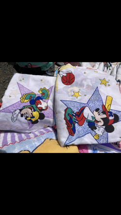 NEW Disney Mickey sports twin bedsheets