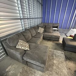 Sectional Sofa/ Couch (We Deliver) 