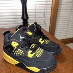 Jordan 4 Retro Thunder
