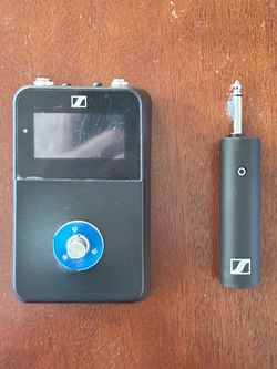 Sennheiser XSW-D Pedalboard Wireless Guitar System – Complete – Tested