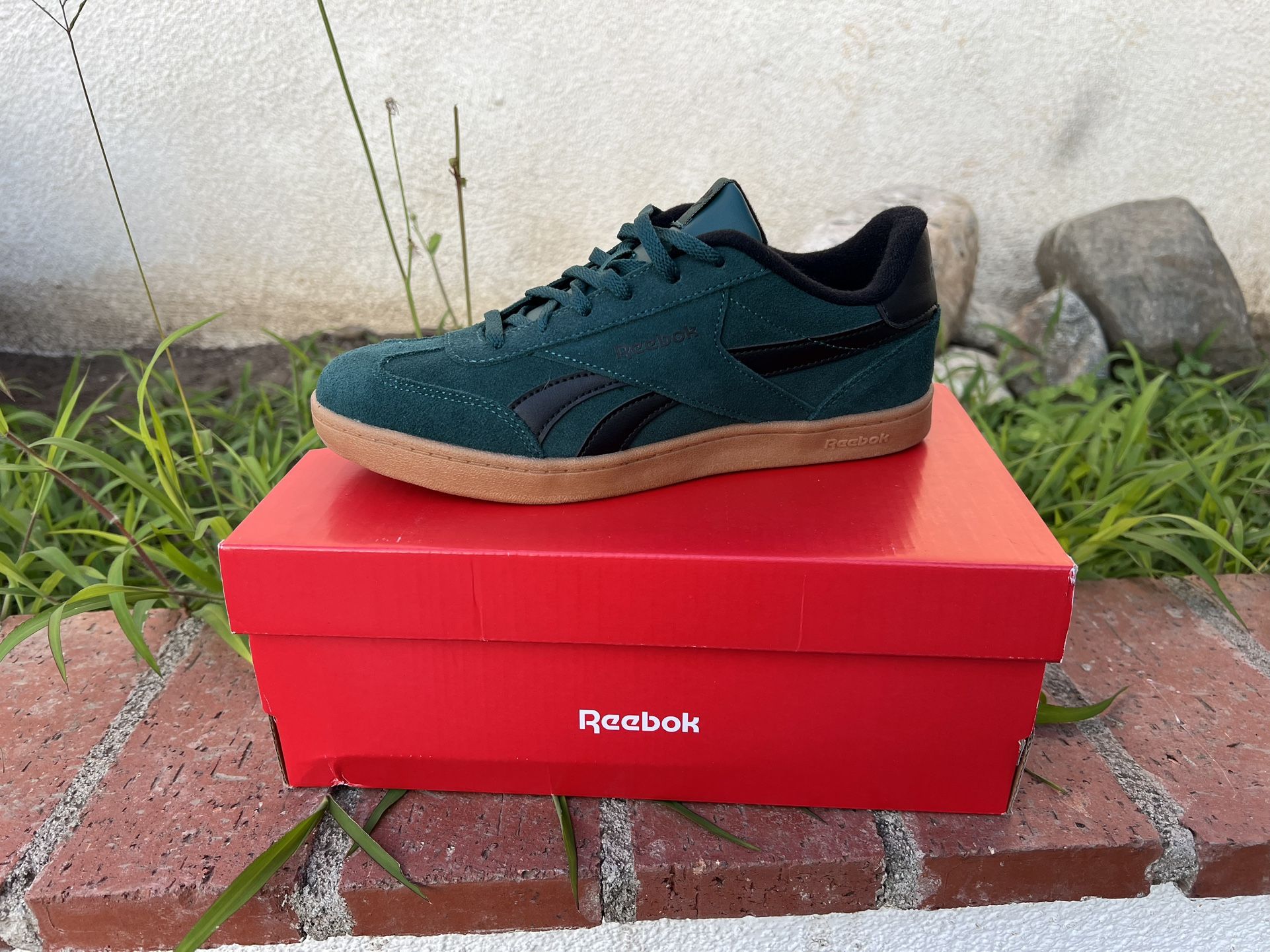 Reebok smash edge tennis Kids.kids size 6.5 black and green