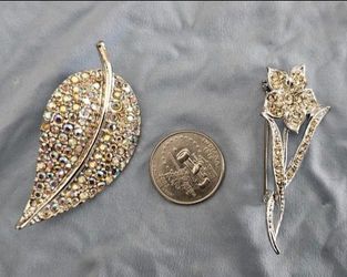 Vintage Pins Flower and Tree Leaf in Excellent Condition