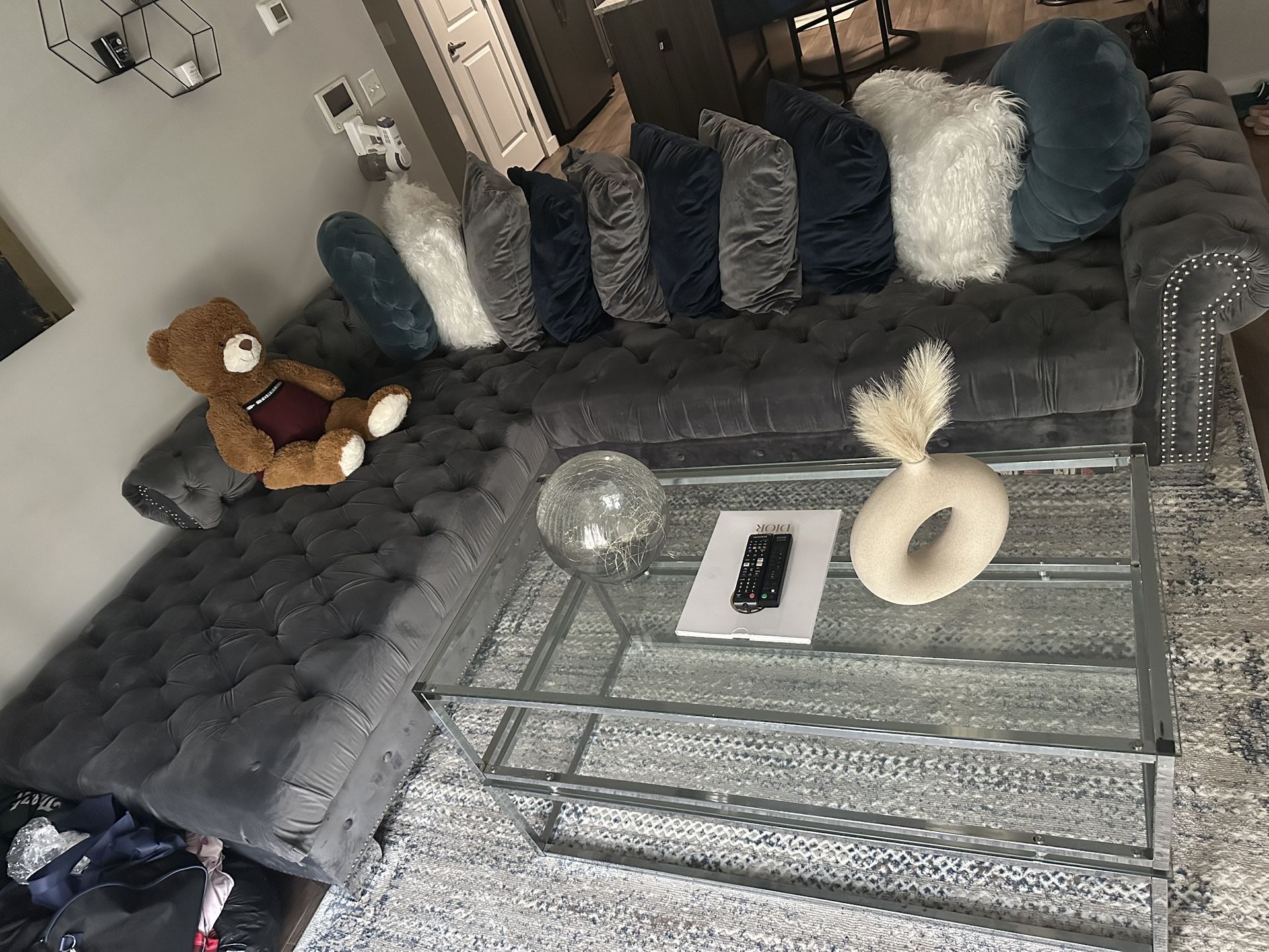 Sectional tufted Grey Couch